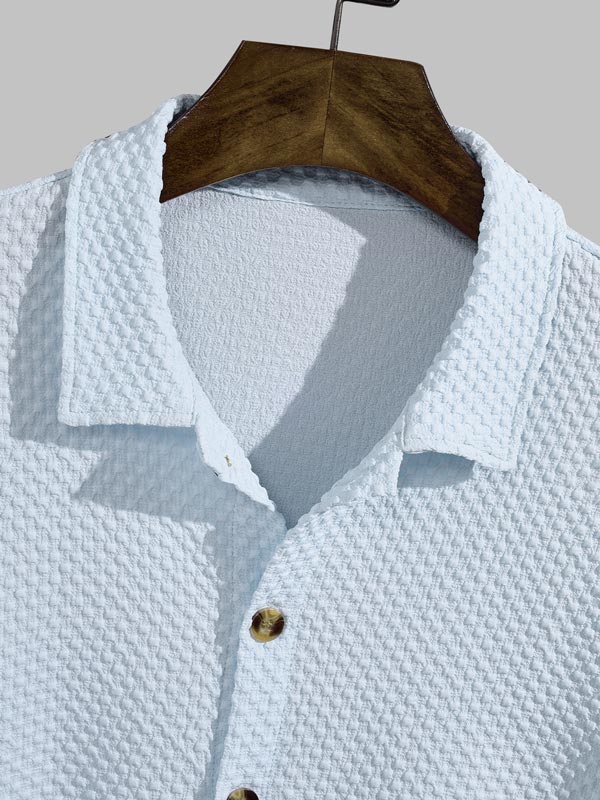 Men's solid color seersucker textured lapel button-down short-sleeved shirt